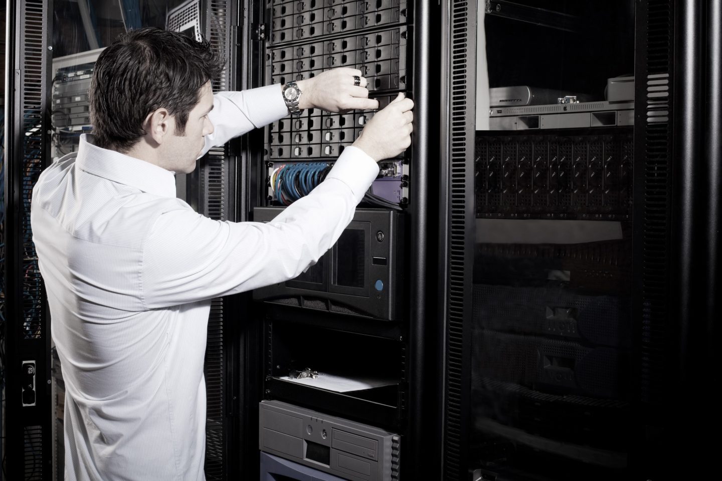 Benefits of Using a Quality Server Rack